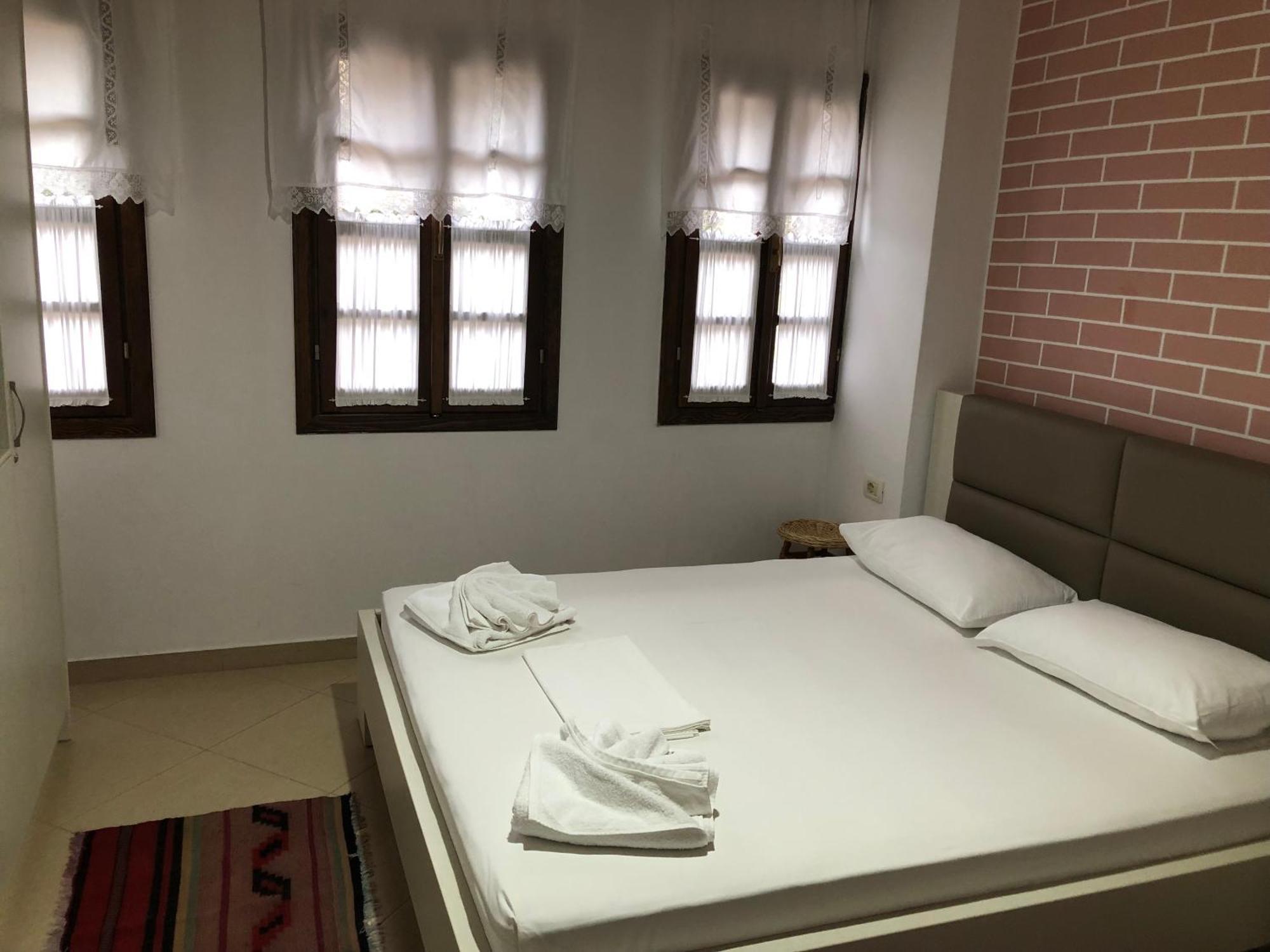 Dhimitri'S Guest House 培拉特 外观 照片